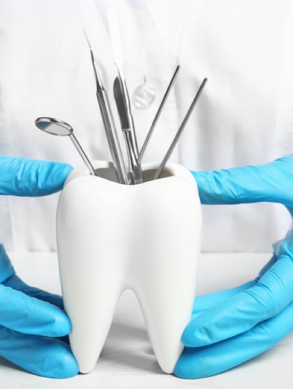 АКЦИЯ! При установке импланта на место удаленного зуба, удаление происходит бесплатно!
